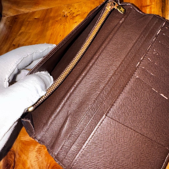 Louis Vuitton
Vintage 2007 damier long Bifold Wallet - Picture 9 of 17